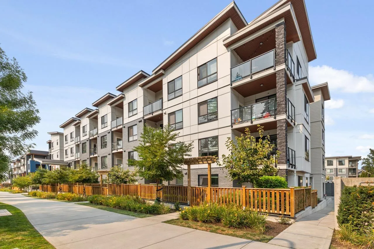 Apartment for rent: 104 20362 72b Avenue, Langley, British Columbia V2Y 5K4