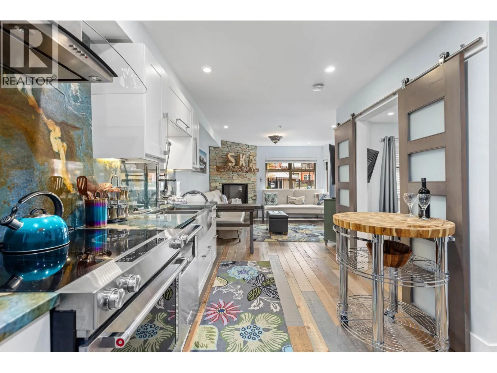 Apartment for rent: 104 2050 Lake Placid Road, Whistler, British Columbia V0N 1B2