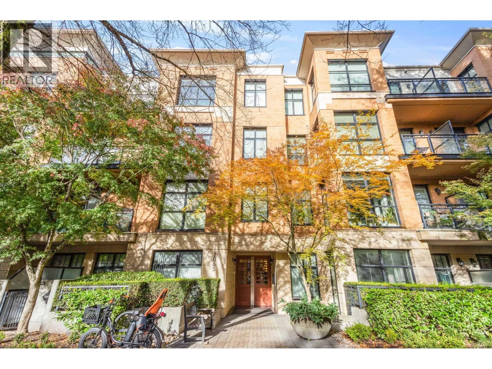 Apartment for rent: 104 2065 W 12th Avenue, Vancouver, British Columbia V6J 5L9