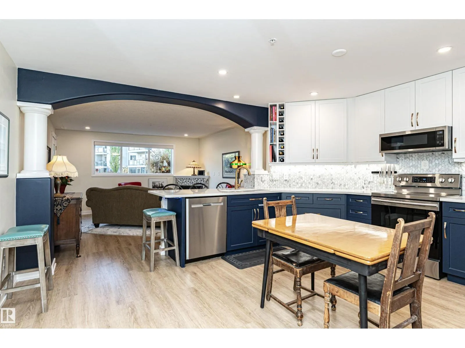 Apartment for rent: #104 237 Youville Dr E Nw, Edmonton, Alberta T6L 7G2