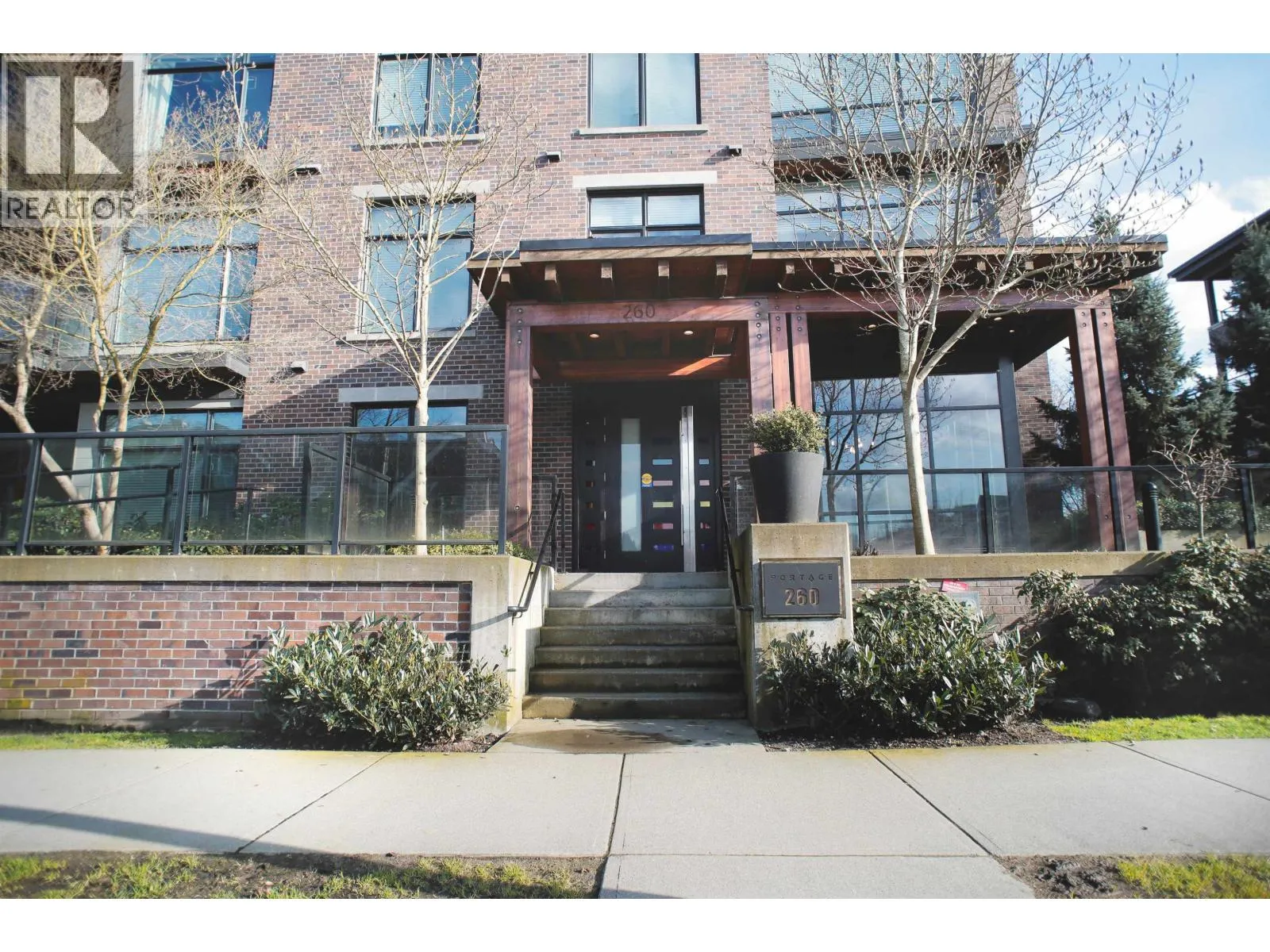 Apartment for rent: 104 260 Salter Street, New Westminster, British Columbia V3M 0J4