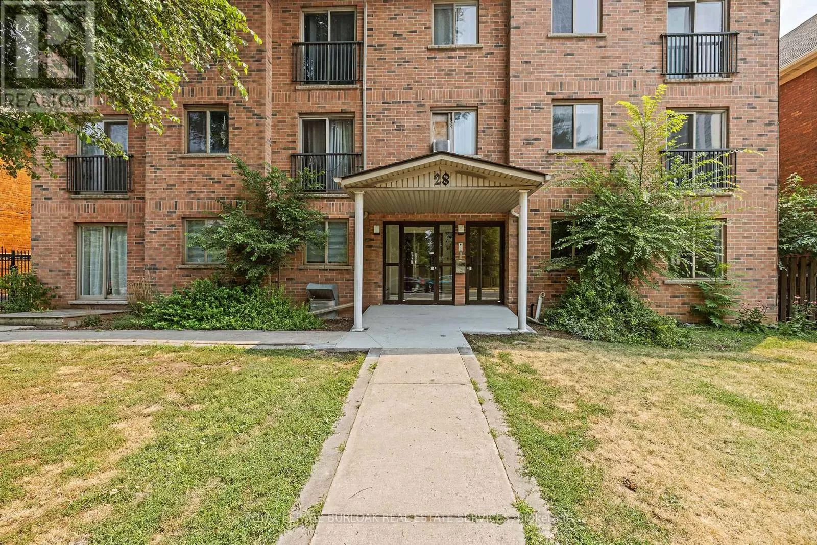 Apartment for rent: 104 - 28 Victoria Avenue N, Hamilton, Ontario L8L 5E1