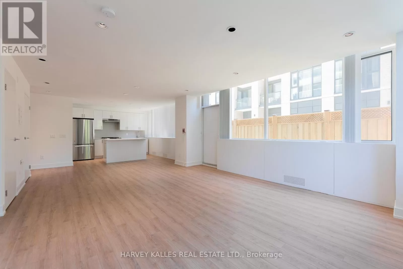 Other for rent: 104 - 289 The Kingsway, Toronto, Ontario M9A 3T9