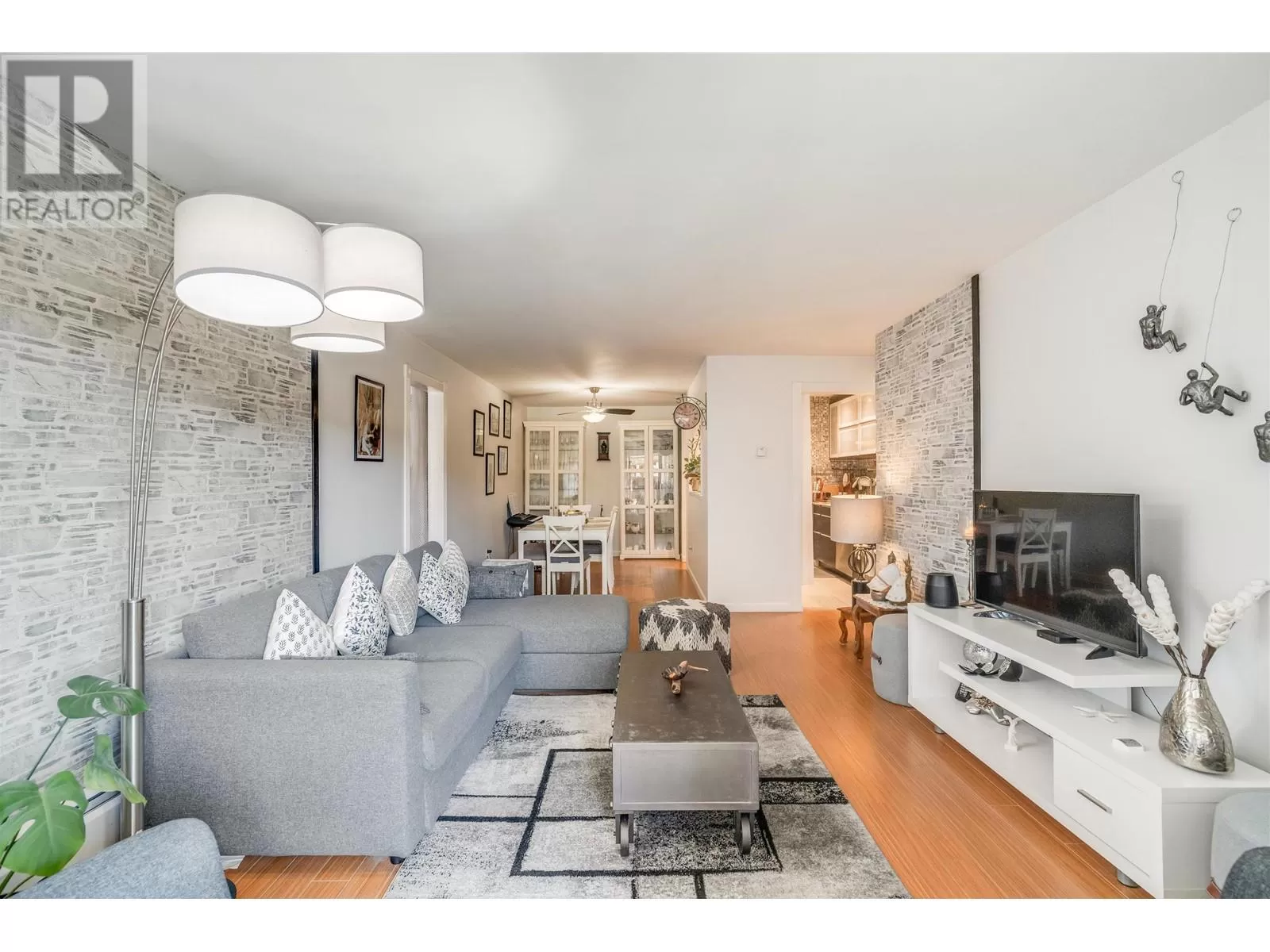 Apartment for rent: 104 327 Ninth Street, New Westminster, British Columbia V3M 3V8