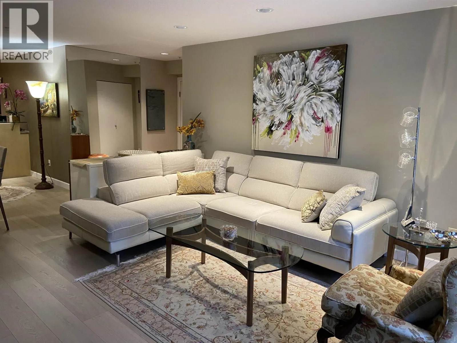 Apartment for rent: 104 3750 Edgemont Boulevard, North Vancouver, British Columbia V7R 2P8