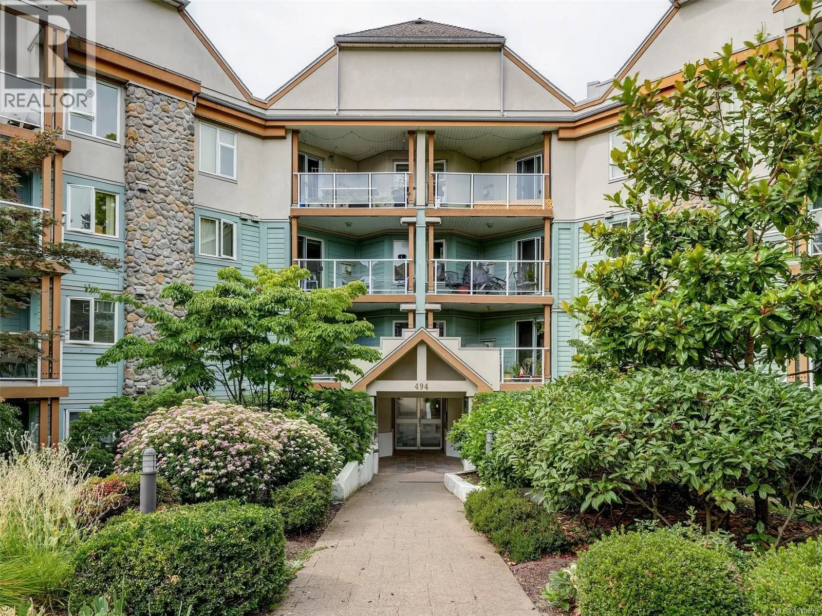 Apartment for rent: 104 494 Marsett Pl, Saanich, British Columbia V8Z 7J1