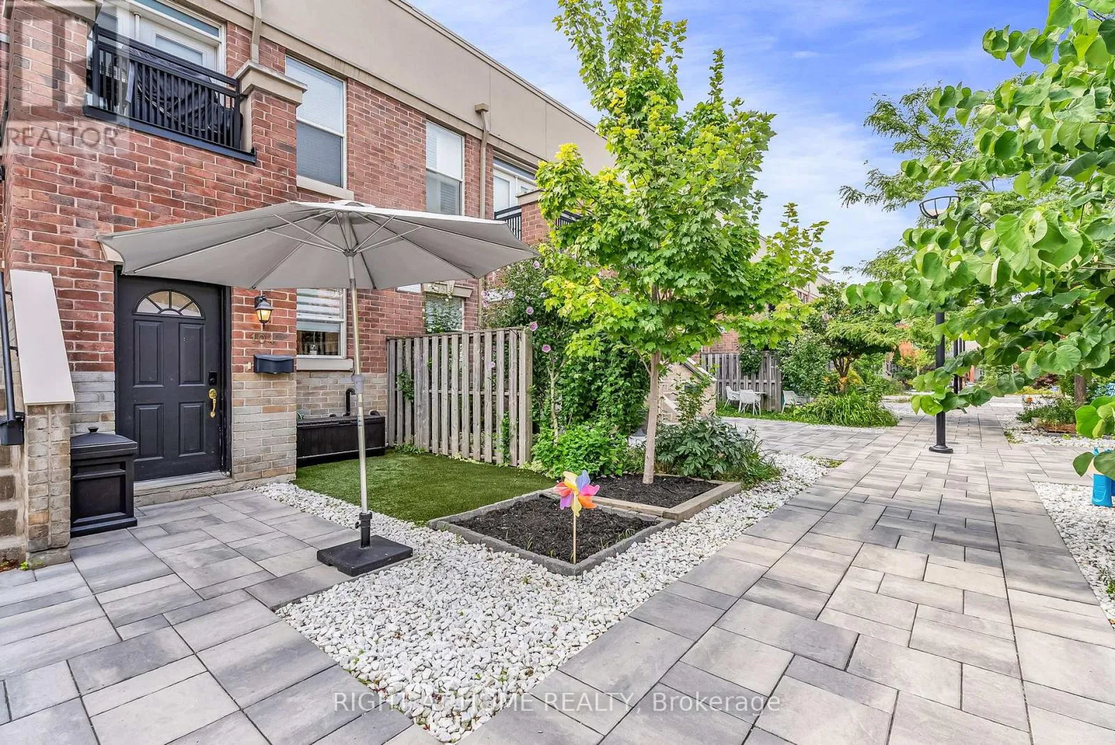 Row / Townhouse for rent: 104 - 55 Halton Street, Toronto, Ontario M6J 1R5