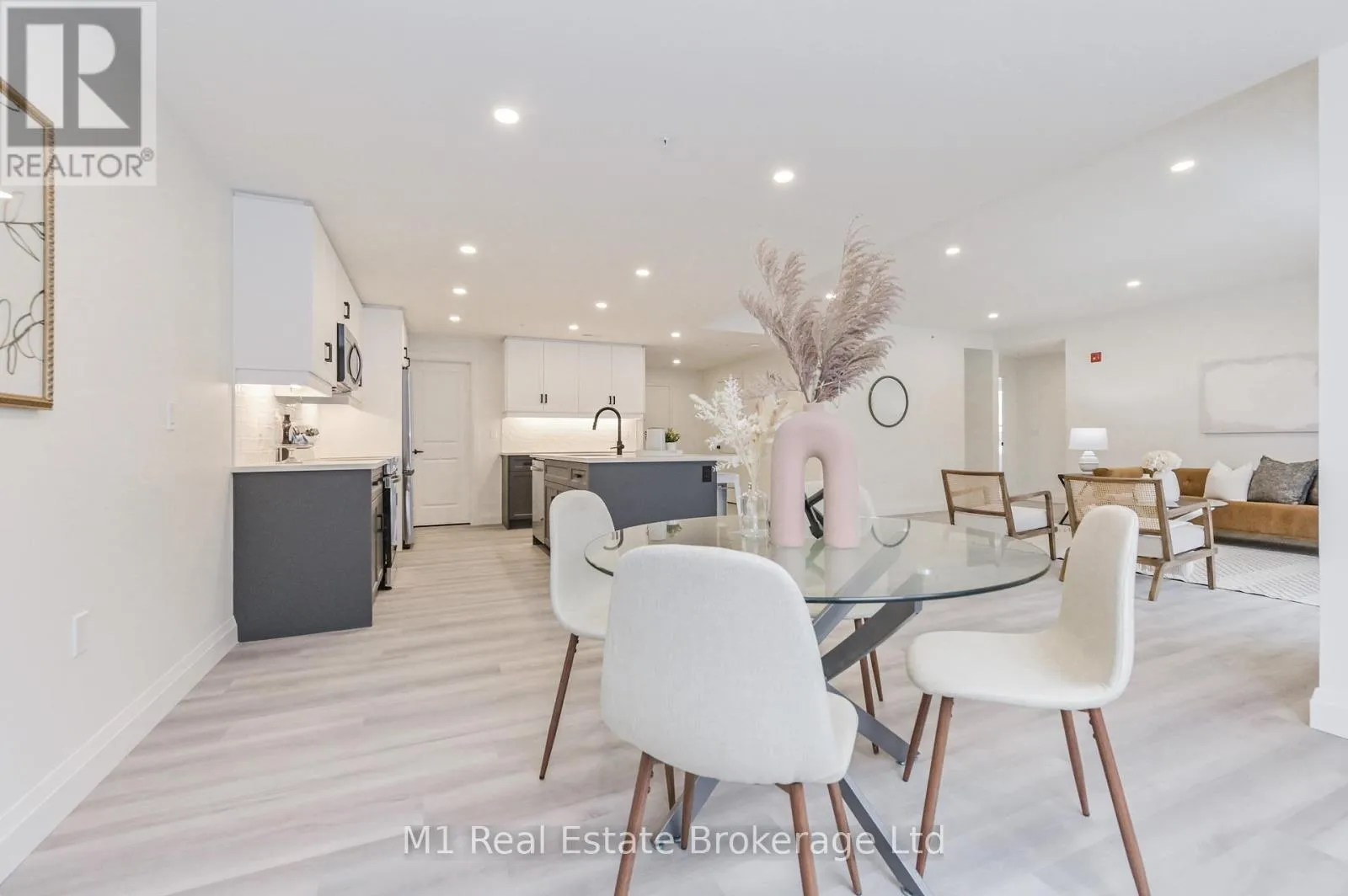 Apartment for rent: 104 - 99b Farley Road, Centre Wellington, Ontario N1M 0K5