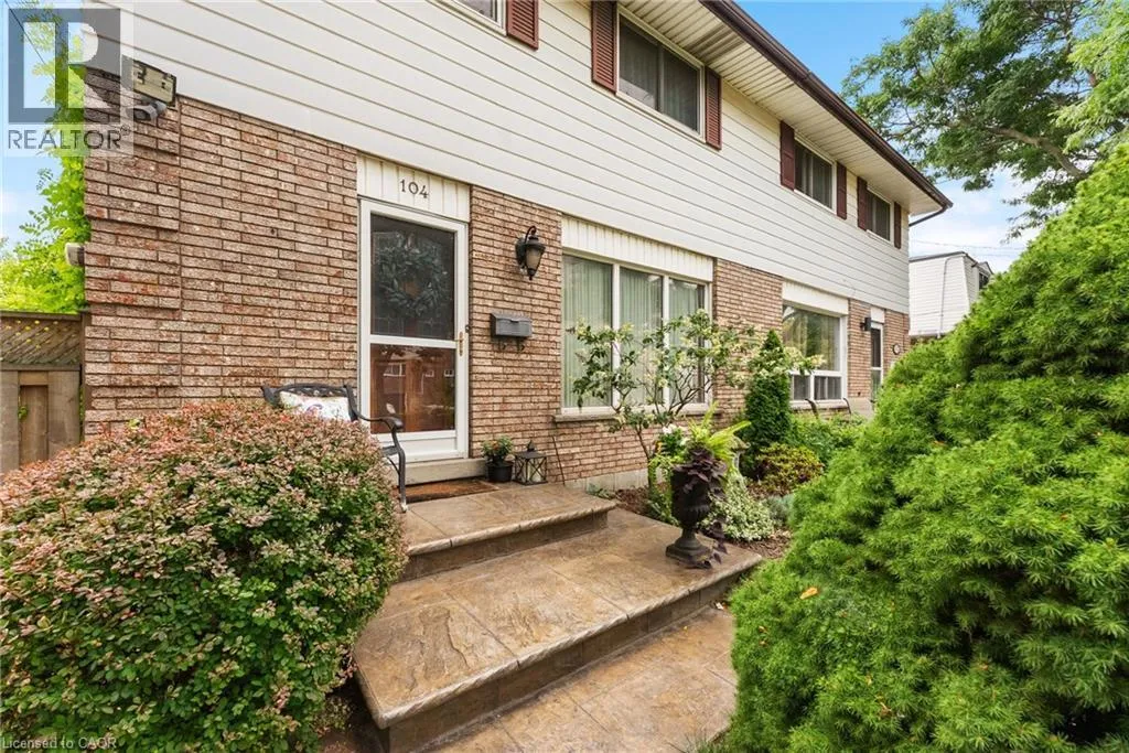 House for rent: 104 Berkindale Drive, Hamilton, Ontario L8E 1M5