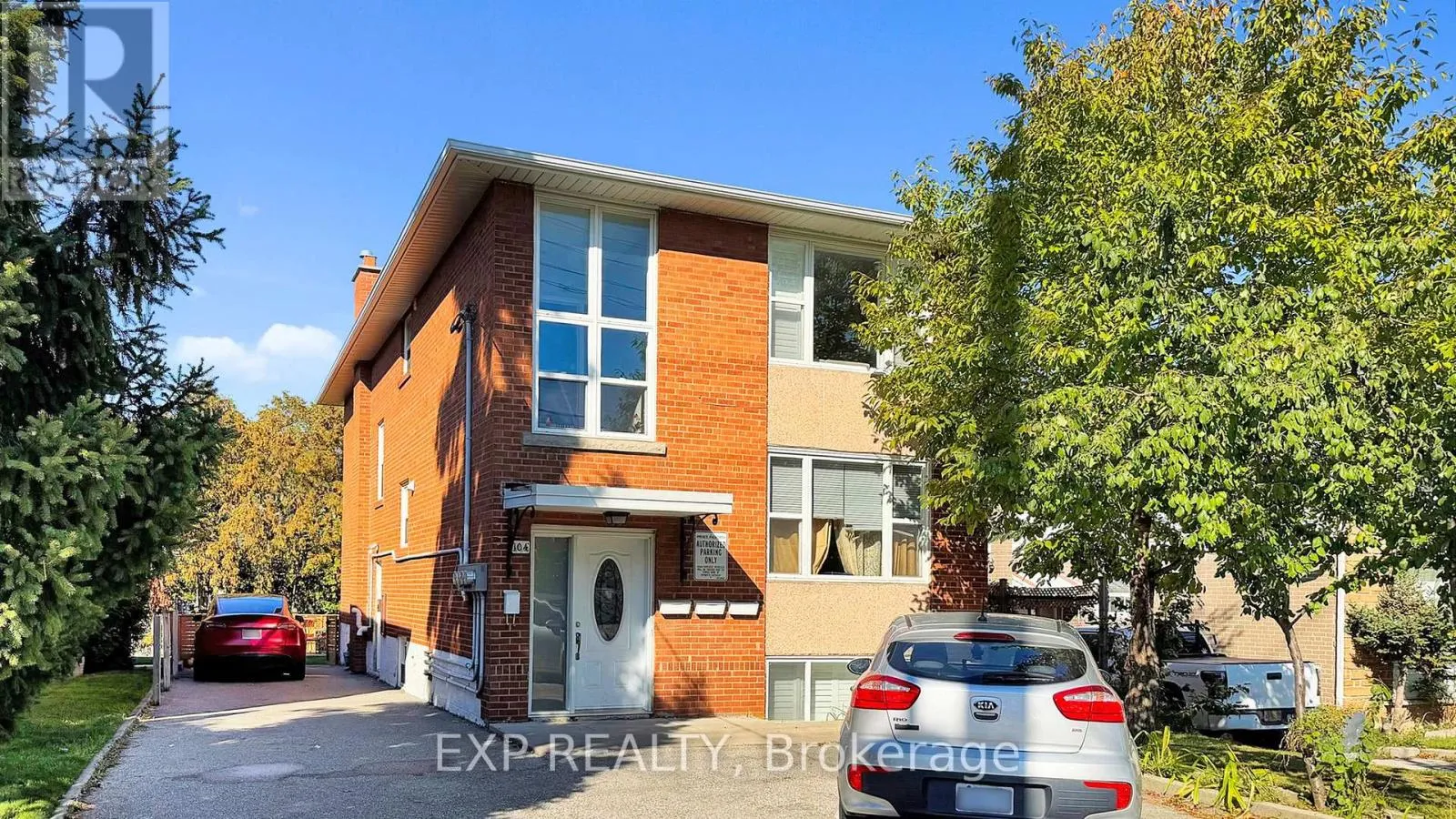 Triplex for rent: 104 Dixon Road N, Toronto, Ontario M9P 2L6