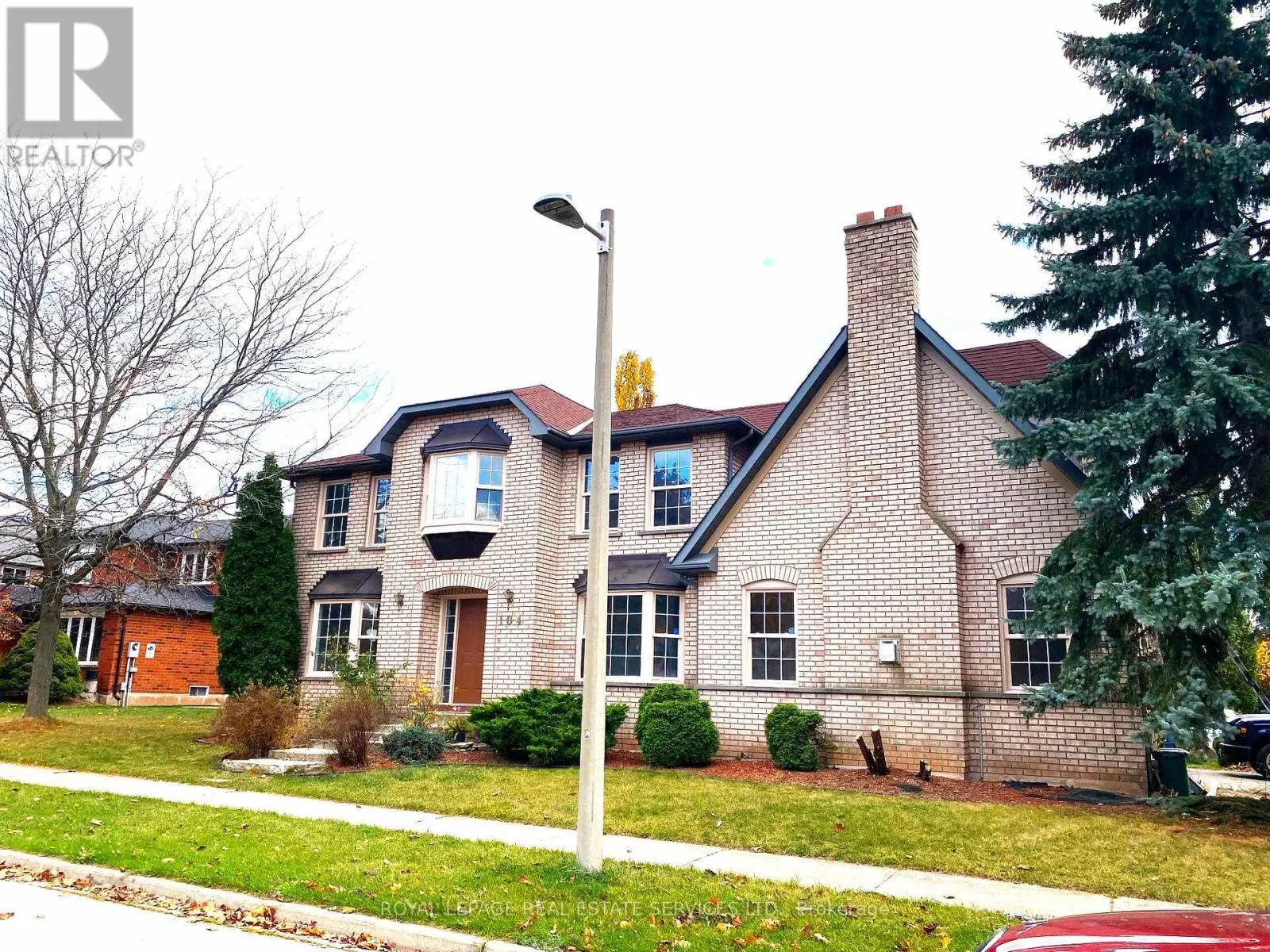 House for rent: 104 Inverhuron Trail, Oakville, Ontario L6H 5Z4