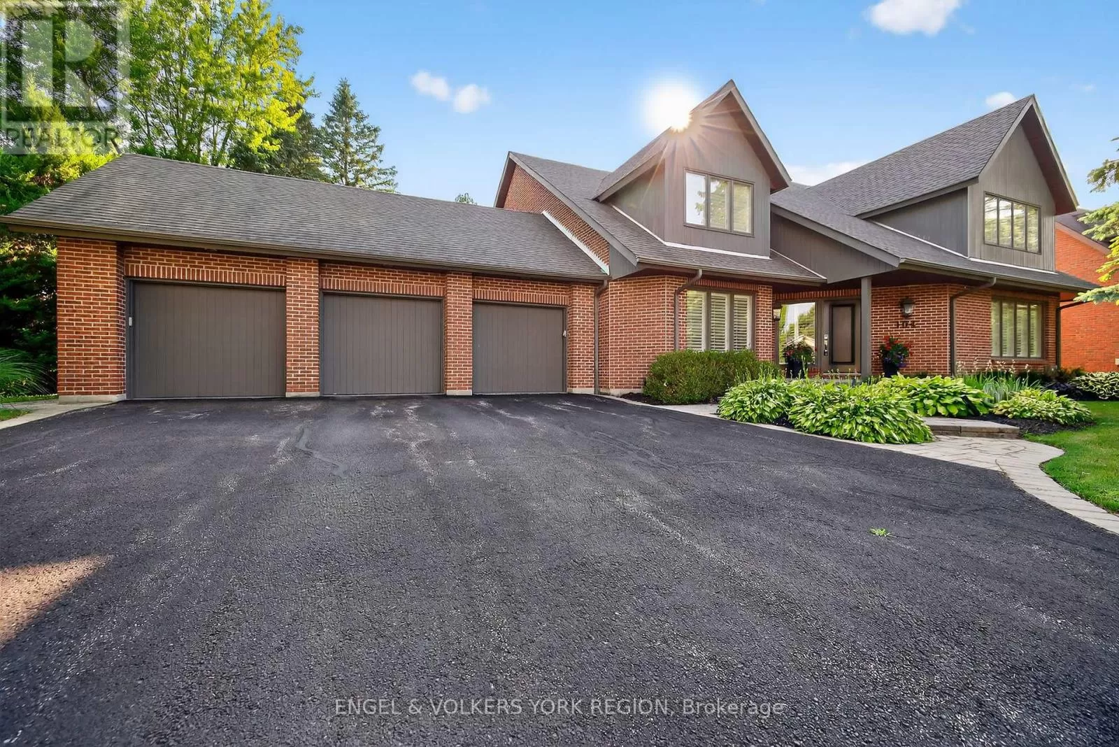 House for rent: 104 Mcclure Drive, King, Ontario L7B 1B9