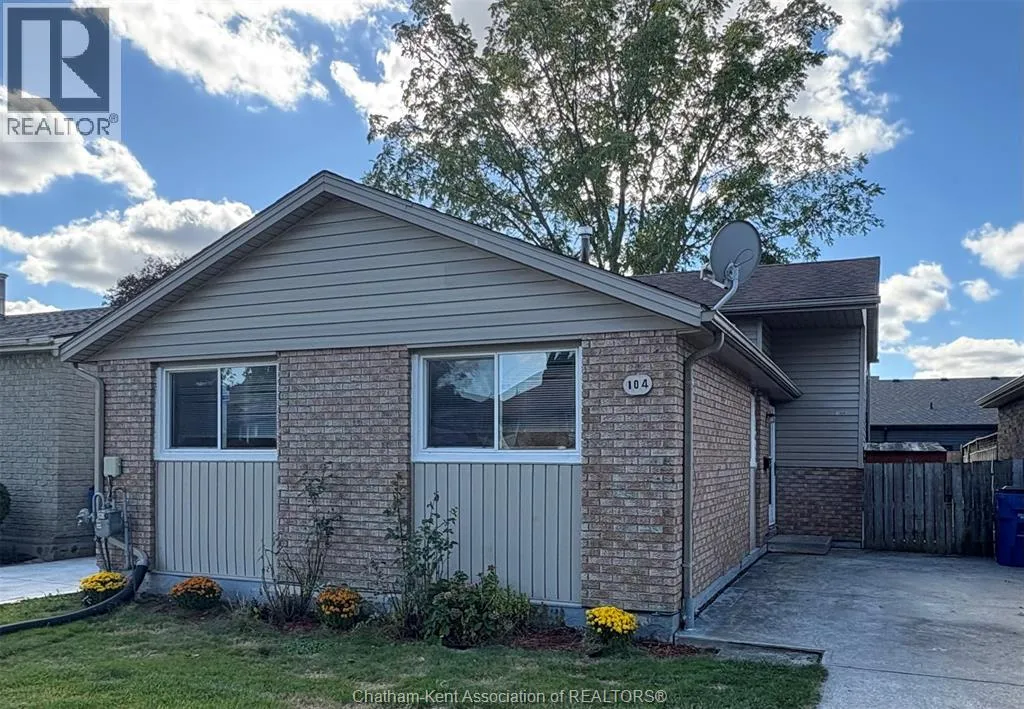 104 Randolf Crescent, Chatham, Ontario N7M 5Y1