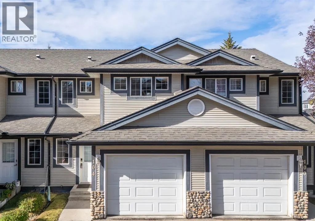 Row / Townhouse for rent: 104 Stonemere Place, Chestermere, Alberta T1X 1N1