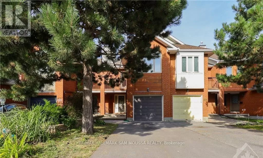 Row / Townhouse for rent: 104 Thornbury Crescent, Ottawa, Ontario K2G 6C3