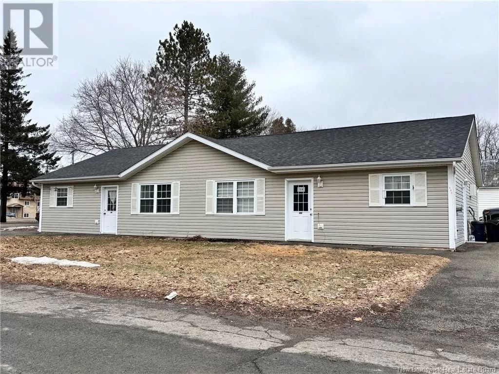 Duplex for rent: 104 Water  South Street, Woodstock, New Brunswick E7M 1B7