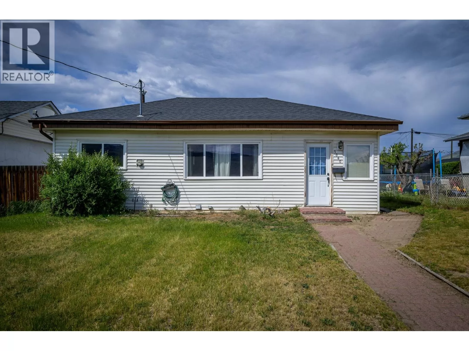 House for rent: 1040 Moncton Avenue, Kamloops, British Columbia V2B 1S4