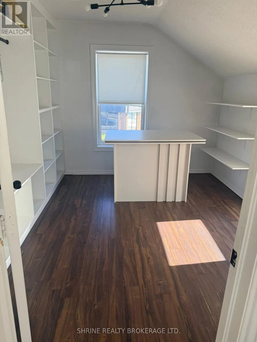 Residential Commercial Mix for rent: 1041 Gainsborough Road, London North, Ontario N6H 5L4