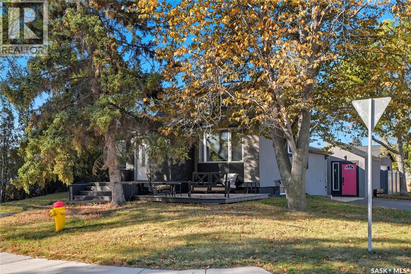 House for rent: 1041 L Avenue N, Saskatoon, Saskatchewan S7L 2R7