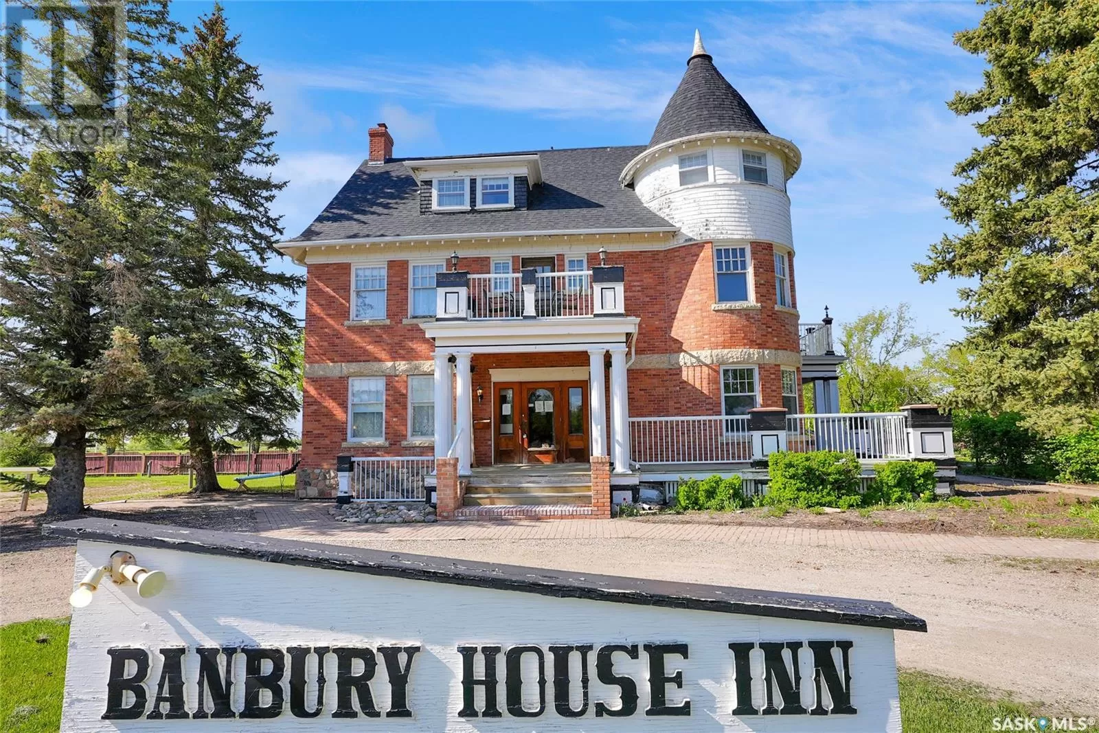 104-106 Front Street, Wolseley, Saskatchewan S0G 5H0