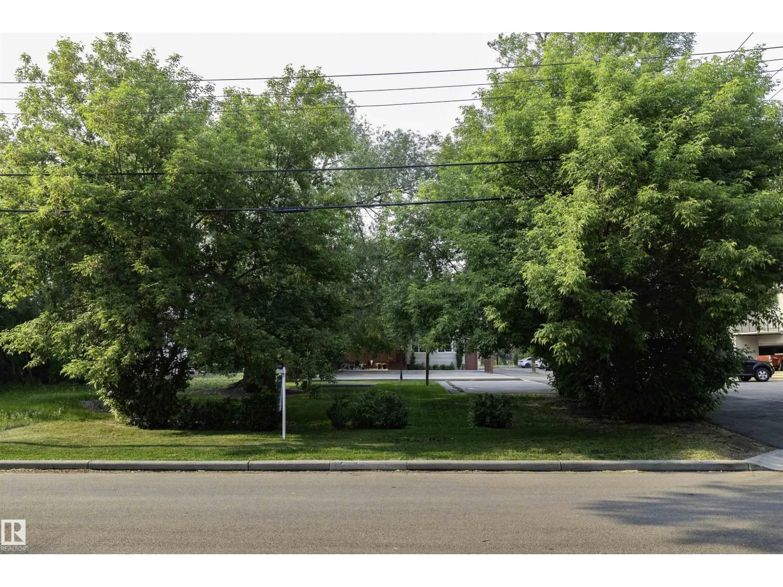 No Building for rent: 10416 87 Av Nw, Edmonton, Alberta T6E 2P4