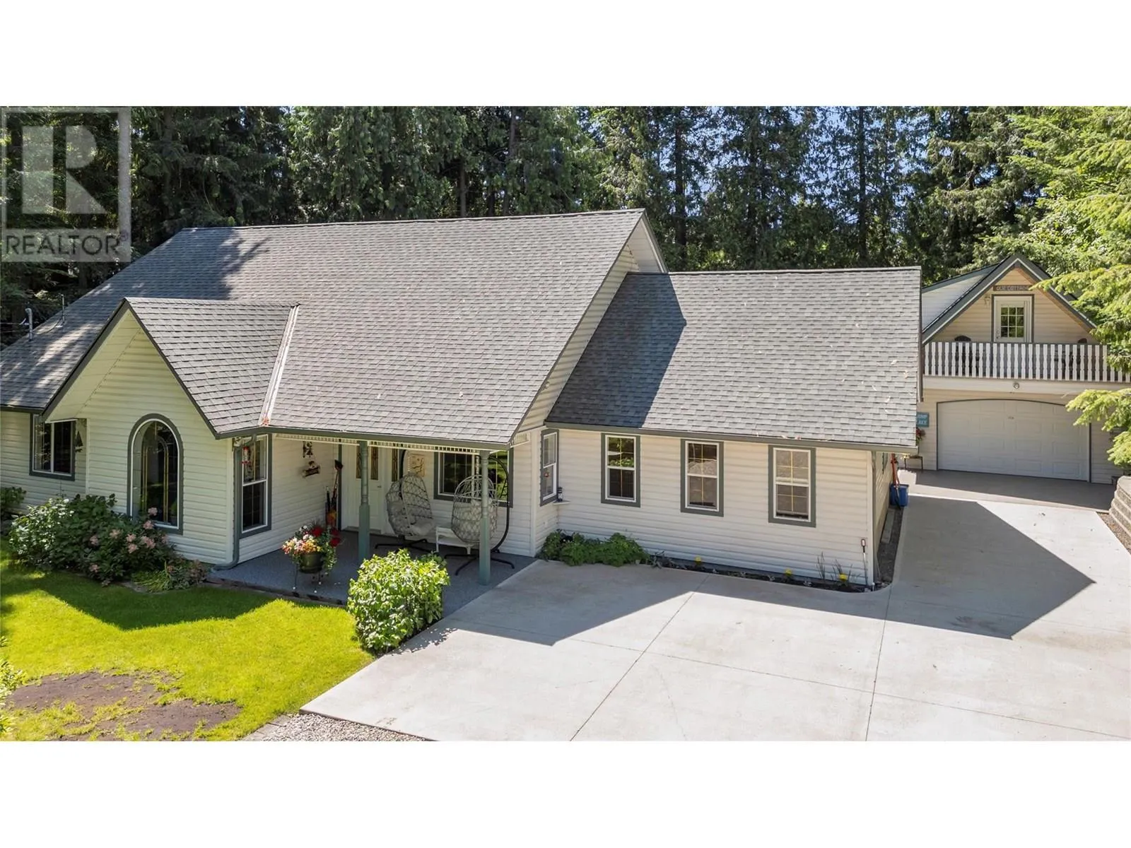 House for rent: 1047 Wharf Road, Scotch Creek, British Columbia V0E 1M5