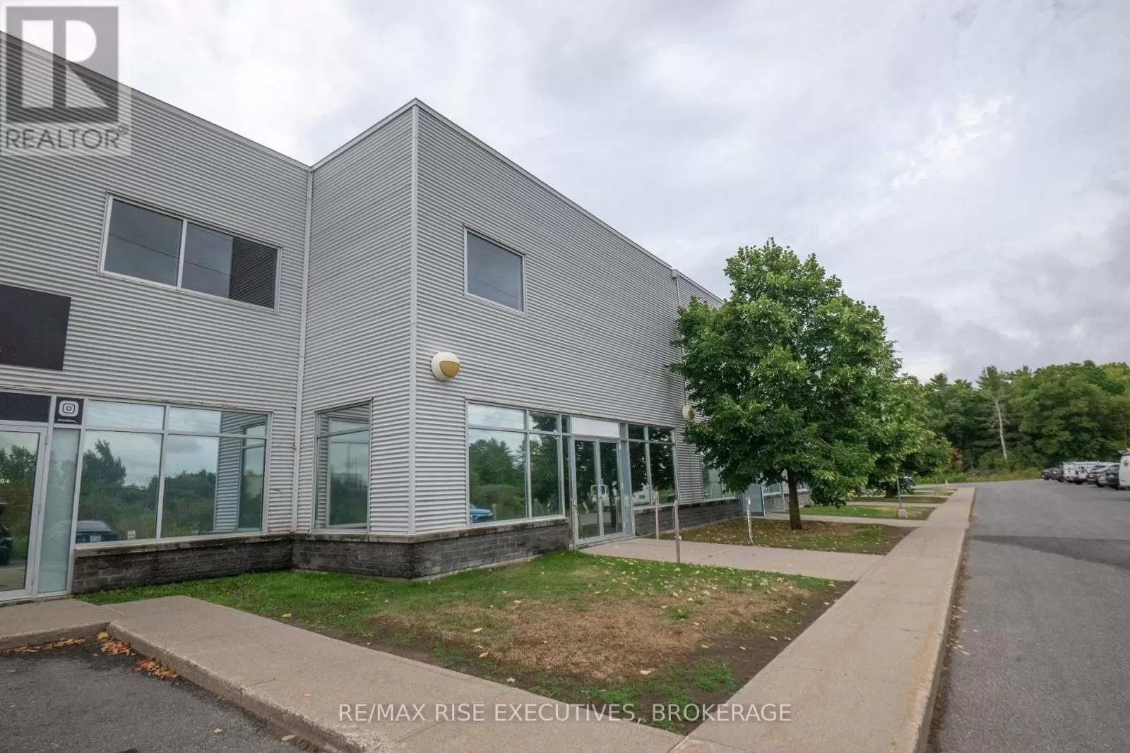 Offices for rent: 105 - 1225 Gardiners Road, Kingston, Ontario K7P 0G3
