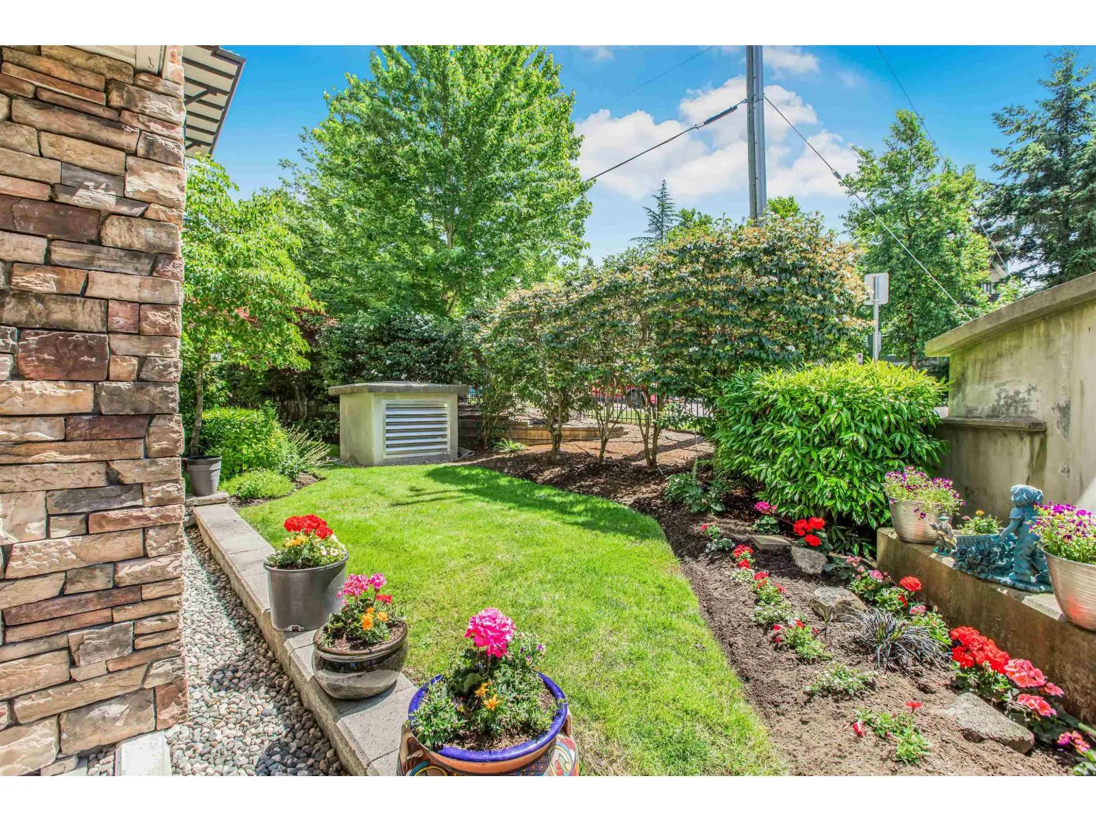 Apartment for rent: 105 15195 36th Avenue, Surrey, British Columbia V3S 4R3