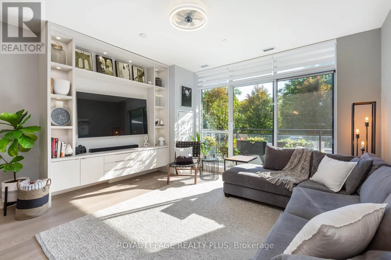 Apartment for rent: 105 - 1575 Lakeshore Road W, Mississauga, Ontario L5J 0B1