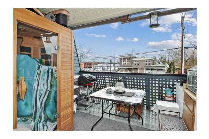 Apartment for rent: 105 17661 58a Avenue, Surrey, British Columbia V3S 1N4