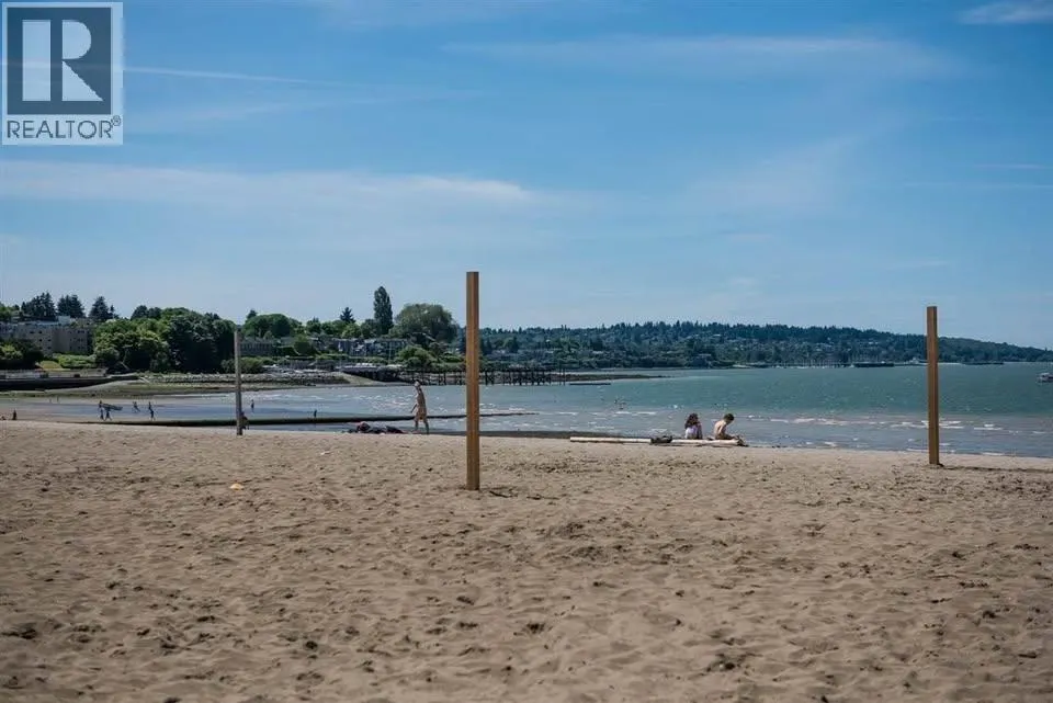 Apartment for rent: 105 1825 W 8th Avenue, Vancouver, British Columbia V6J 1V9