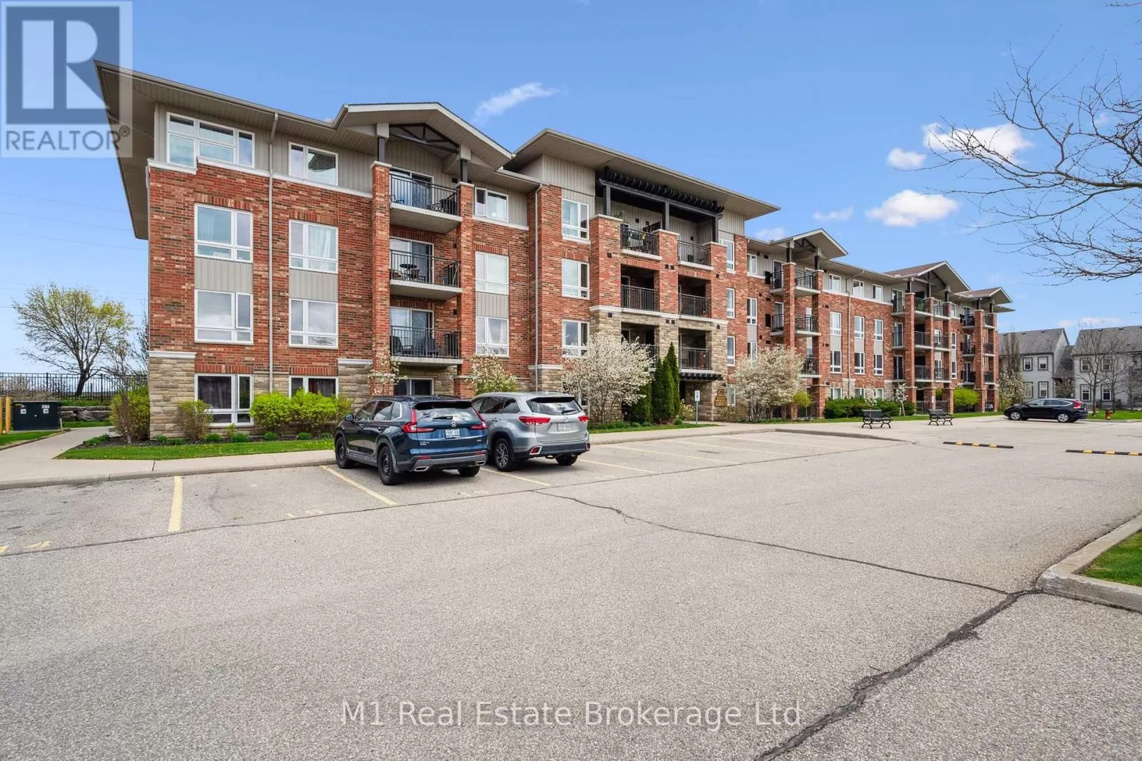 Apartment for rent: 105 - 19 Waterford Drive, Guelph, Ontario N1L 0G8