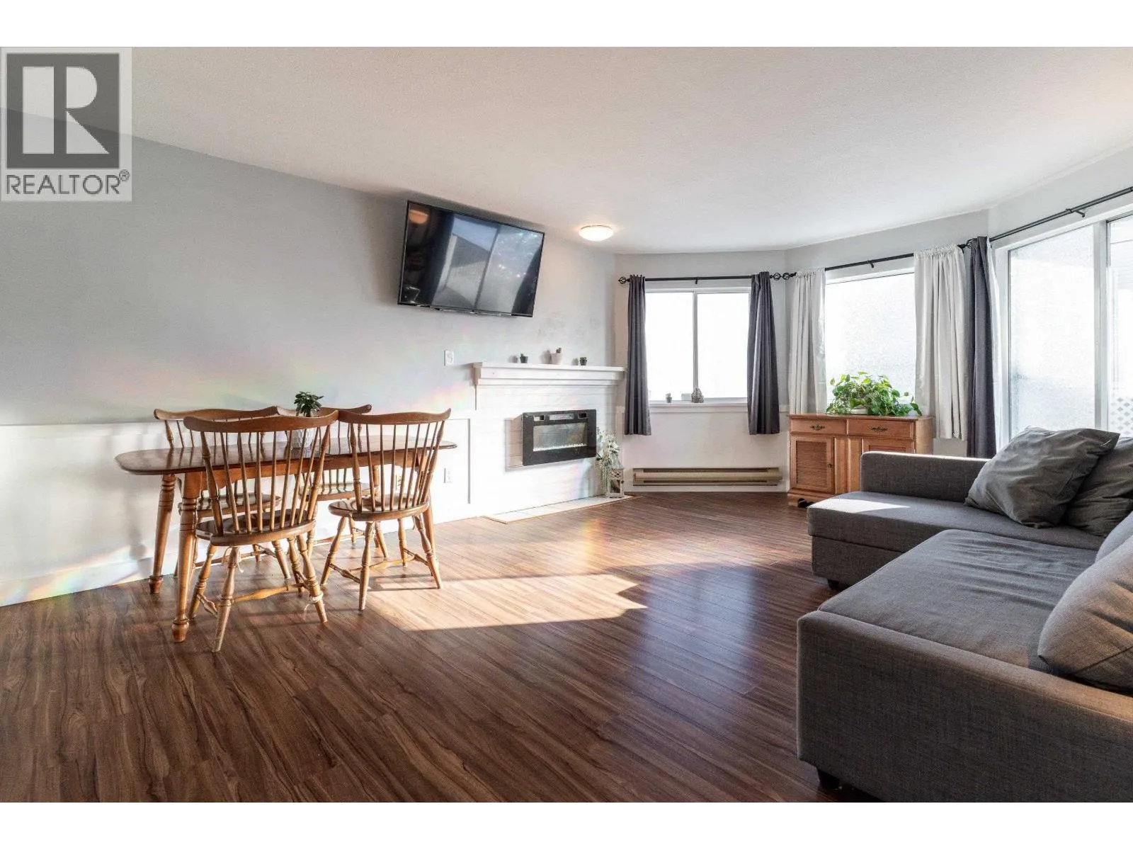 Apartment for rent: 105 22222 119 Avenue, Maple Ridge, British Columbia V2X 2Y9