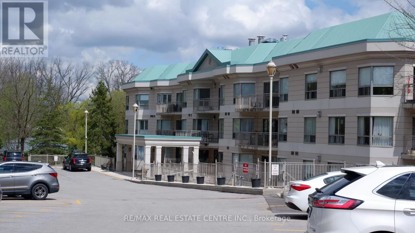 Apartment for rent: 105 - 24 Chapel Street, Halton Hills, Ontario L7G 6A7