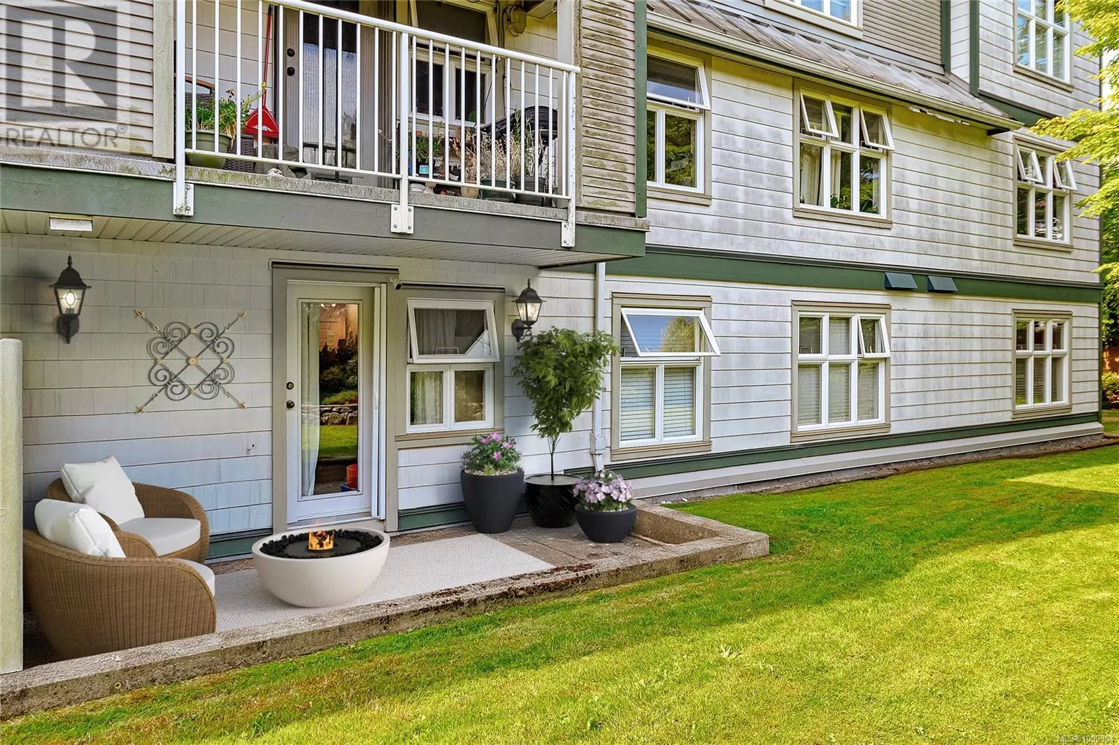 Apartment for rent: 105 3010 Washington Ave, Victoria, British Columbia V9A 1P6