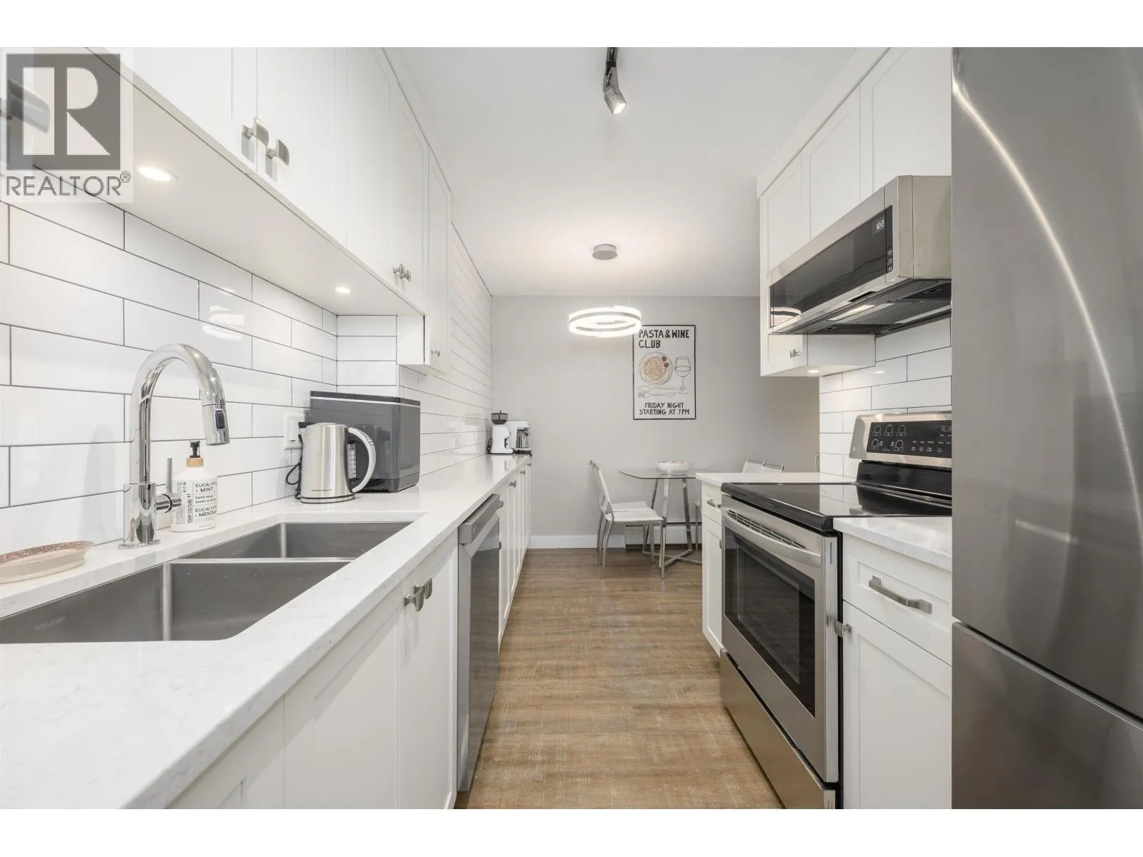 Apartment for rent: 105 308 W 2nd Street, North Vancouver, British Columbia V7M 1E1