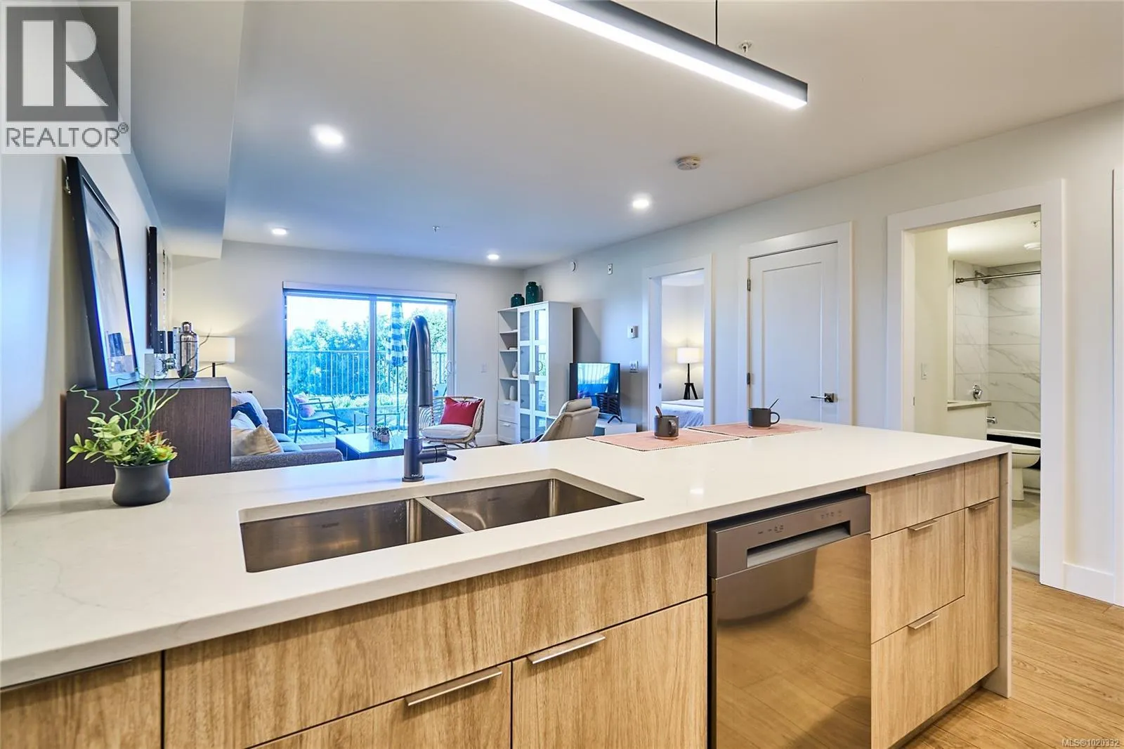 Apartment for rent: 105 45 Haliburton St, Nanaimo, British Columbia V9R 4V6