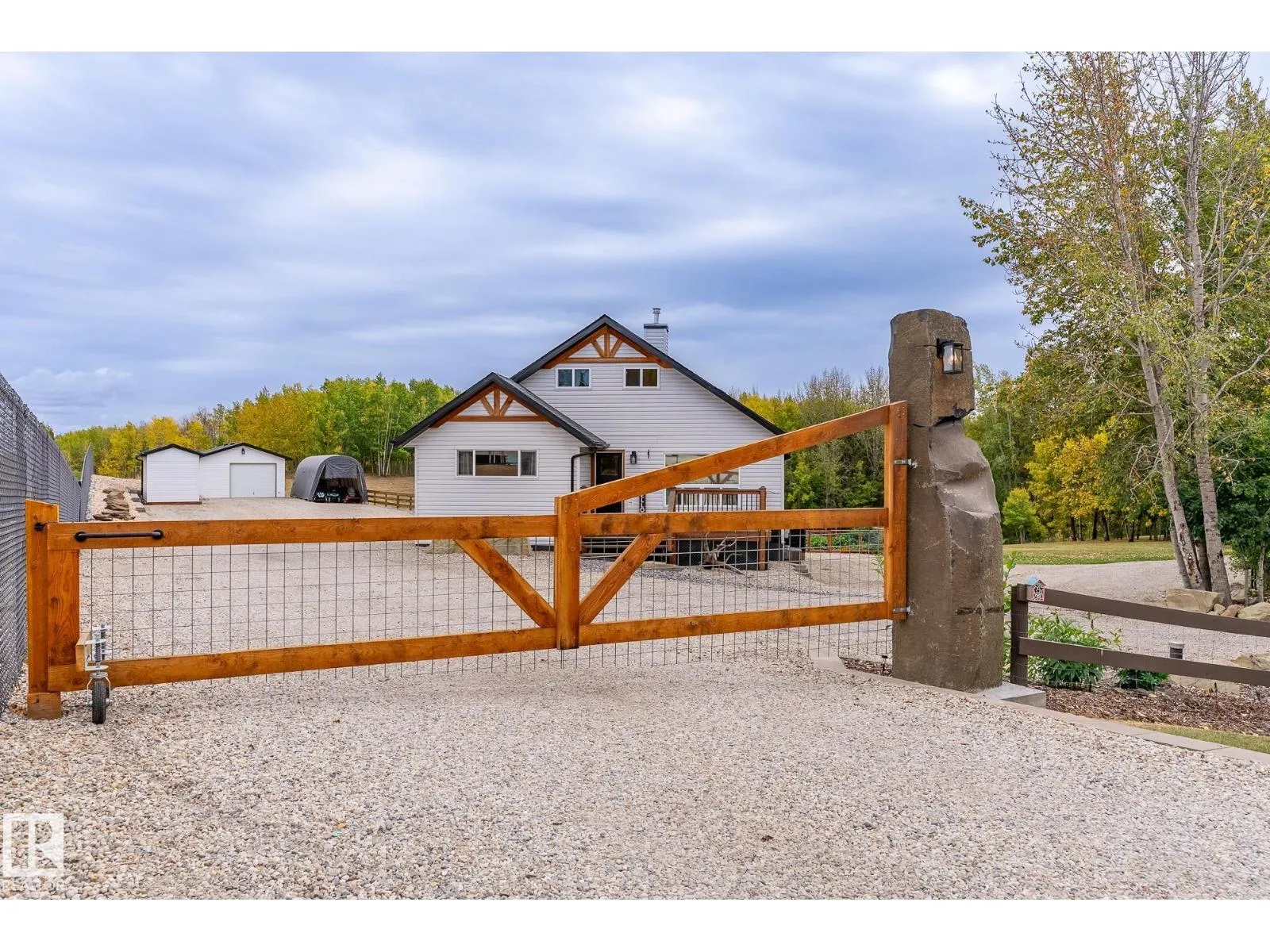 House for rent: #105 52318 Rge Road 25, Rural Parkland County, Alberta T7Y 2M3