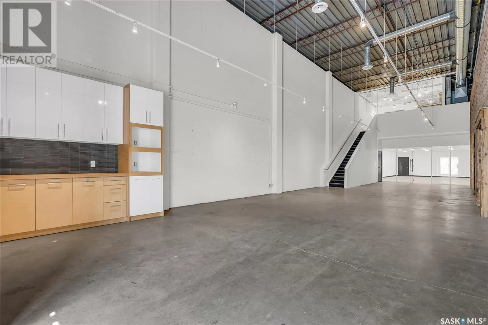 Warehouse for rent: 105 601 2nd Avenue N, Saskatoon, Saskatchewan S7K 2C7