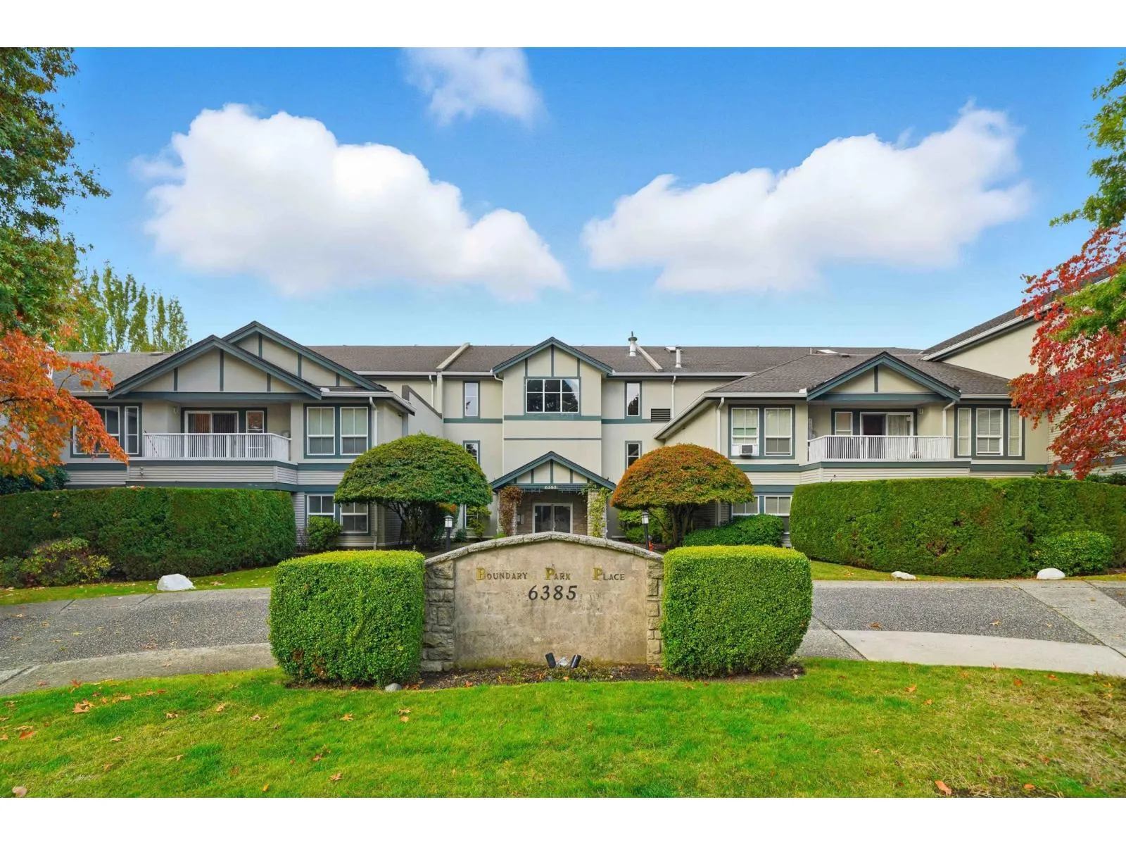 Apartment for rent: 105 6385 121 Street, Surrey, British Columbia V3X 3K6