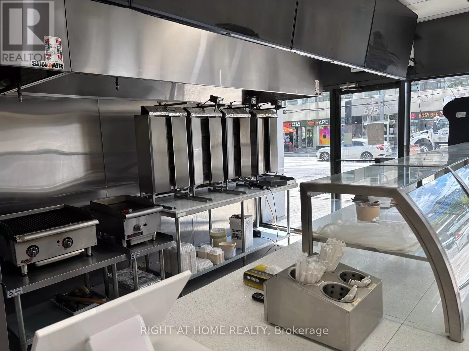 105 - 700 King Street W, Toronto, Ontario M5V 2Y6