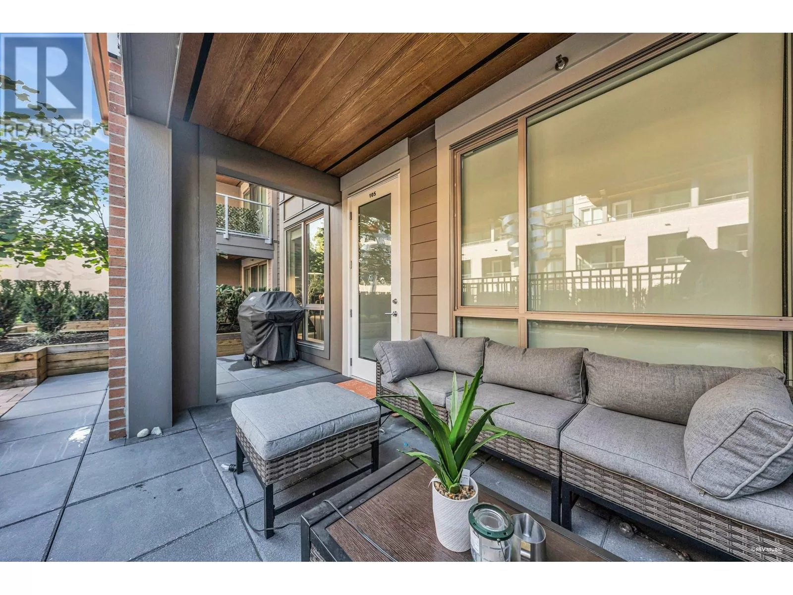 Apartment for rent: 105 7133 14th Avenue, Burnaby, British Columbia V3N 0H5