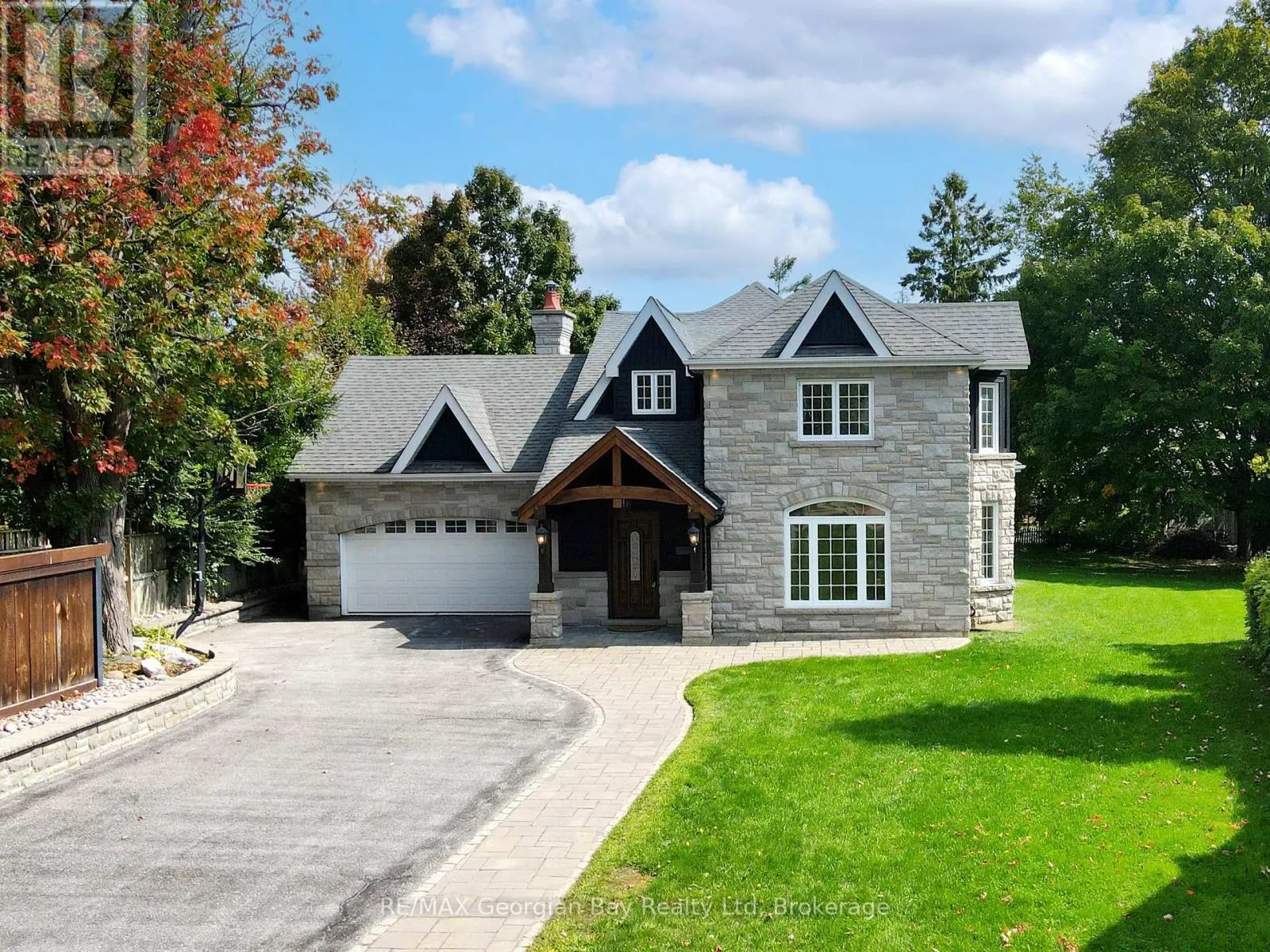 House for rent: 105 Duckworth Street, Barrie, Ontario L4M 3V9