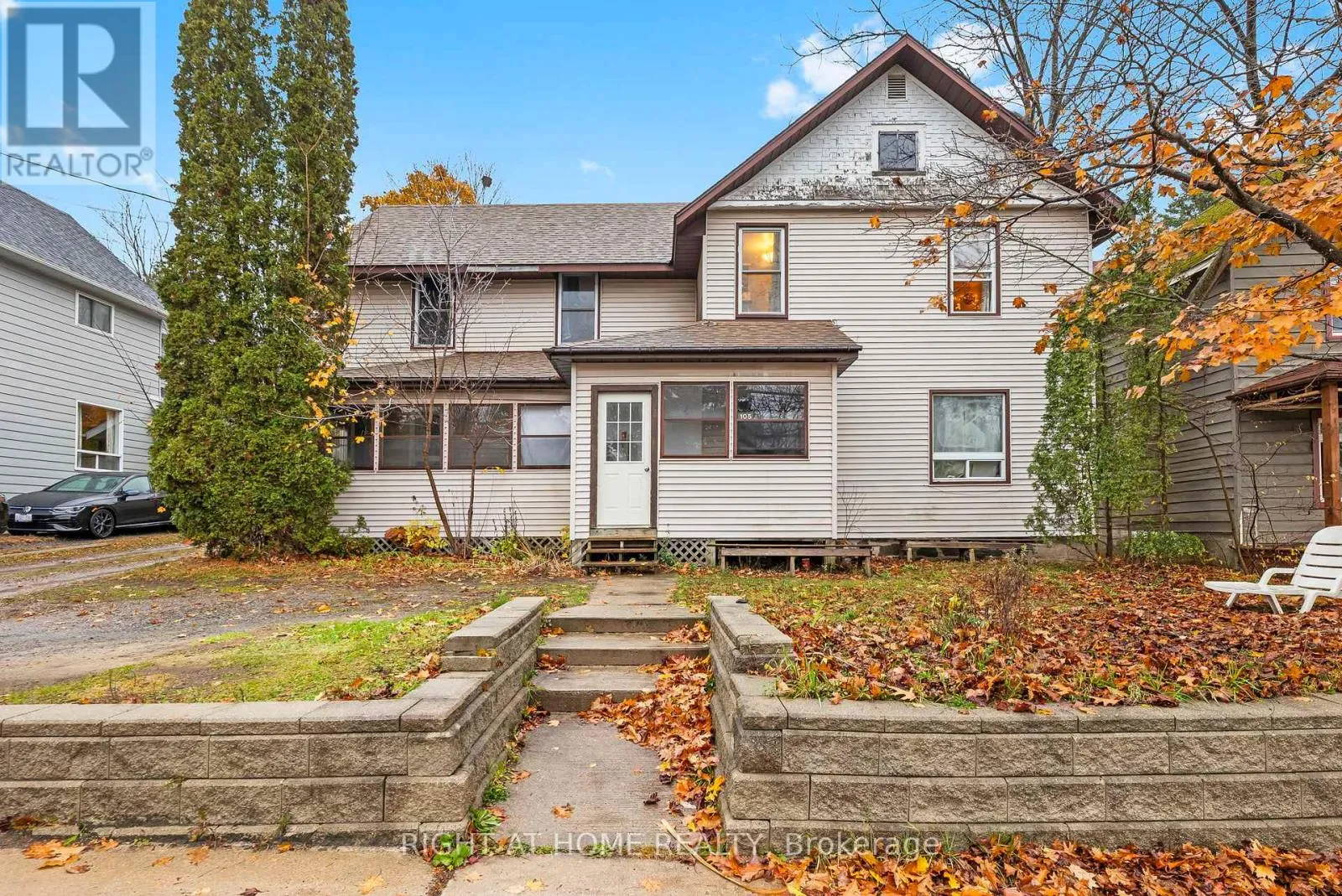 Fourplex for rent: 105 Gibson Street, Parry Sound, Ontario P2A 1X6