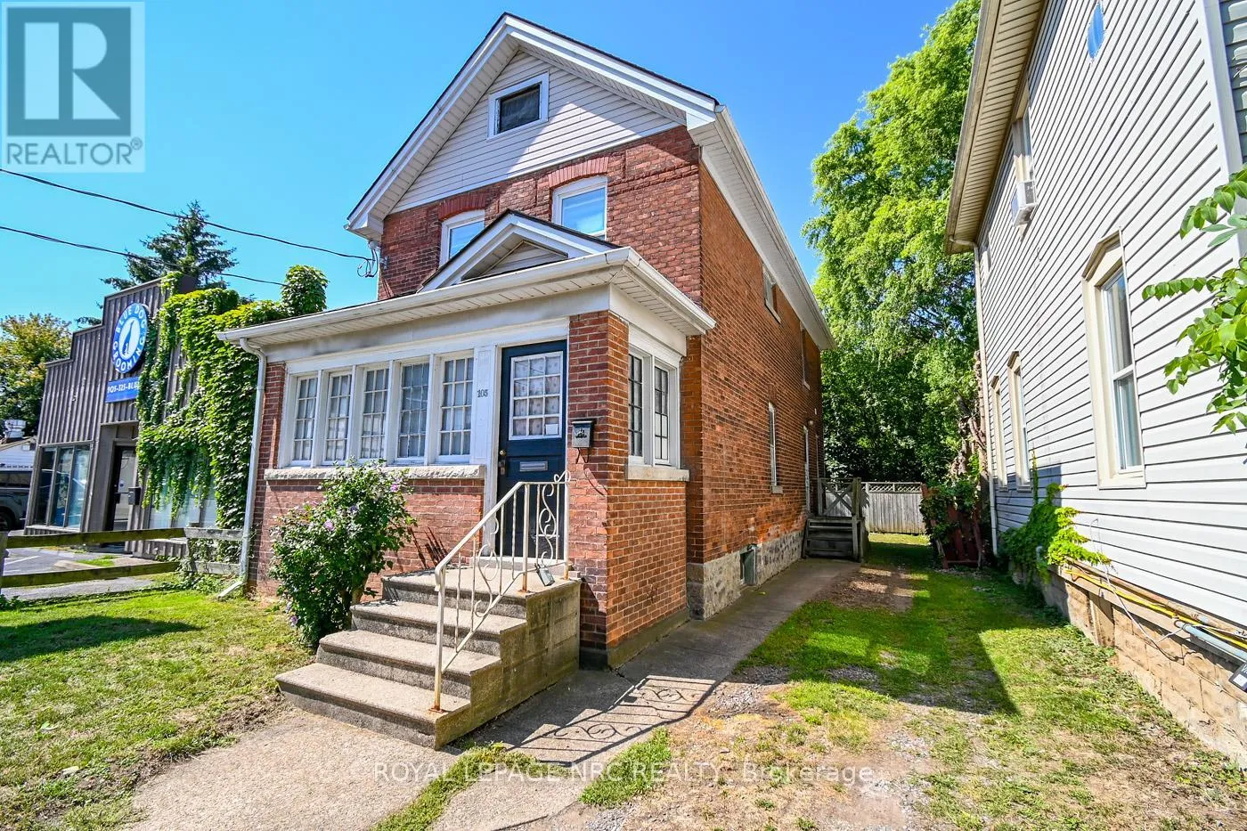 House for rent: 105 Lake Street, St. Catharines, Ontario L2R 5X7