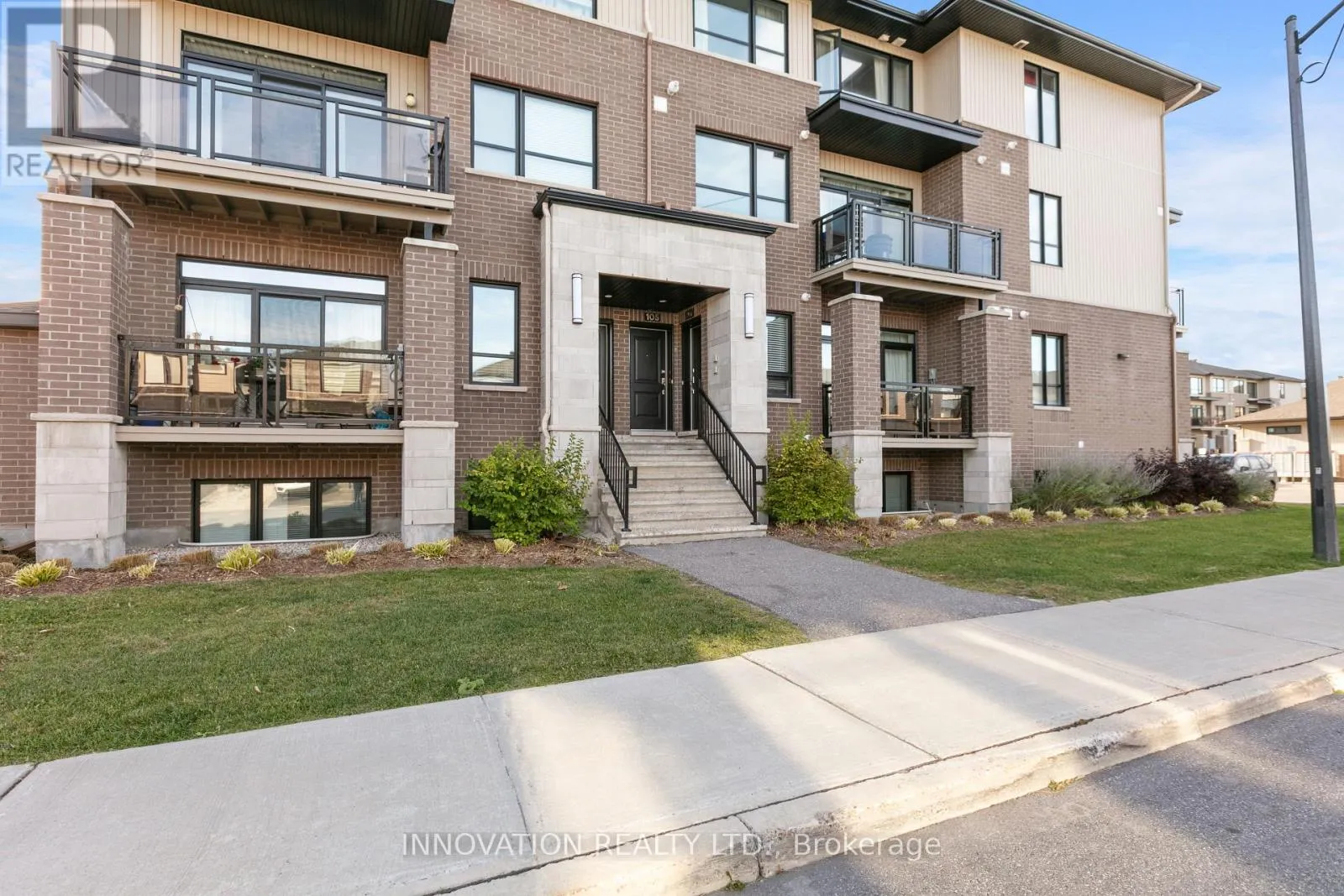 Row / Townhouse for rent: 105 Lynn Valley Terrace, Ottawa, Ontario K1W 0L7