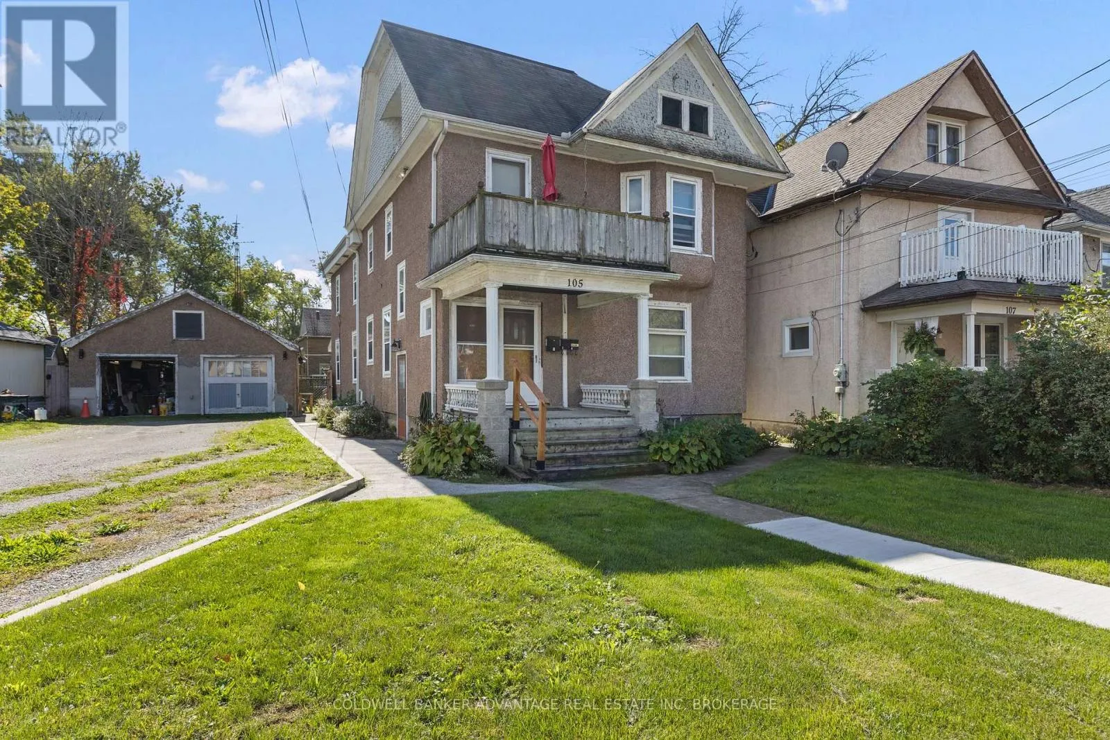 Triplex for rent: 105 Maple Avenue, Welland, Ontario L3C 5G2