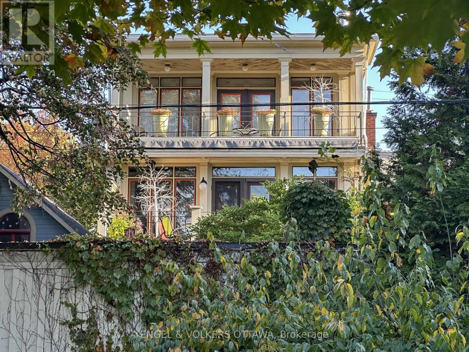 House for rent: 105 Stanley Avenue, Ottawa, Ontario K1M 1N8