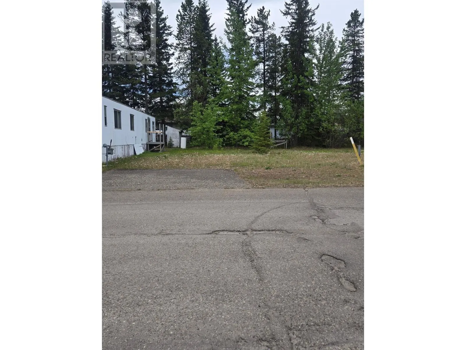 Other for rent: 105 Steeprock Close, Tumbler Ridge, British Columbia V0C 2W0