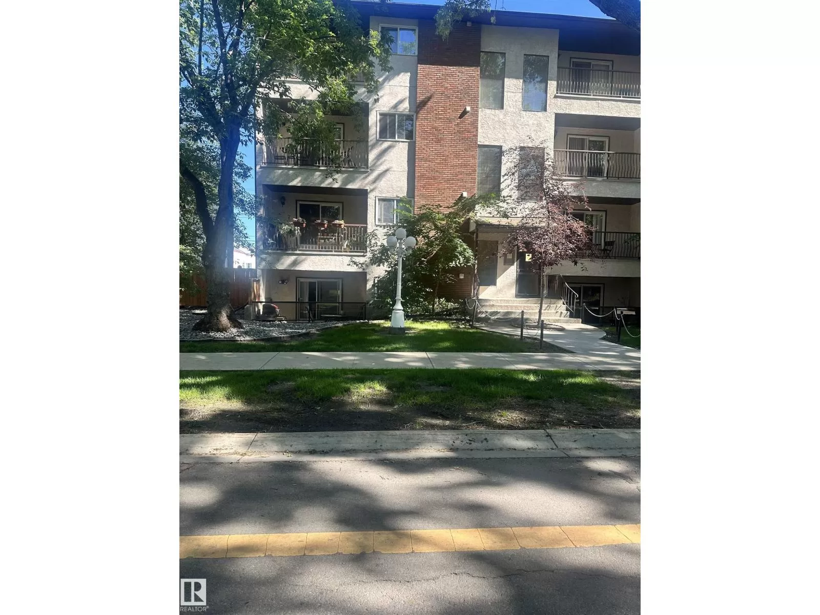 Apartment for rent: 10520 80 Avenue Nw, Edmonton, Alberta T6E 1V3